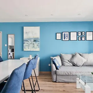 Modern Retreat: 2br Stylish With Comfy Rooms! Smart Tv With 200mbps Internet , Larnaca Cypr