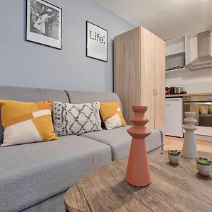 https://cv1g-charming-studio-at-rpublique-2p.fr-paris.fr